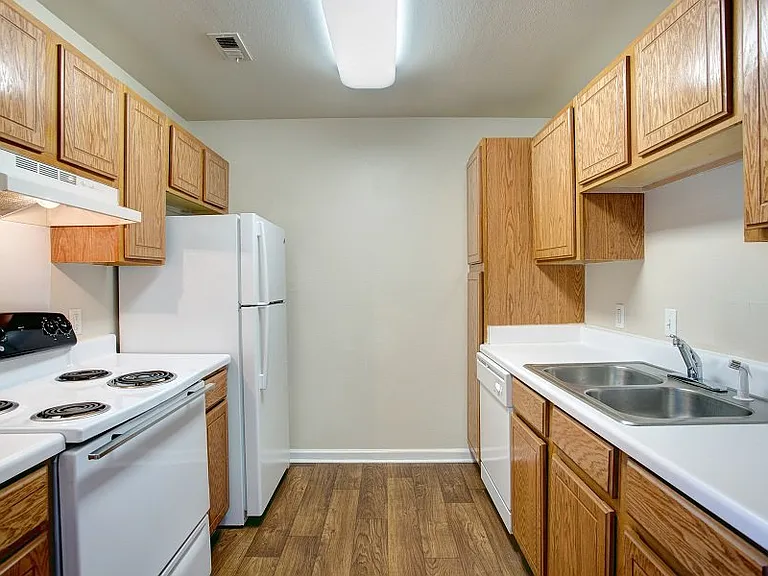 Ridgetop Apartments — Photo 6
