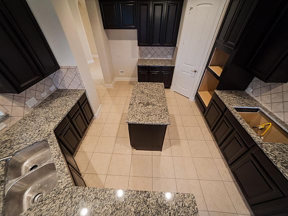5th image of 12407 Emerald Ln