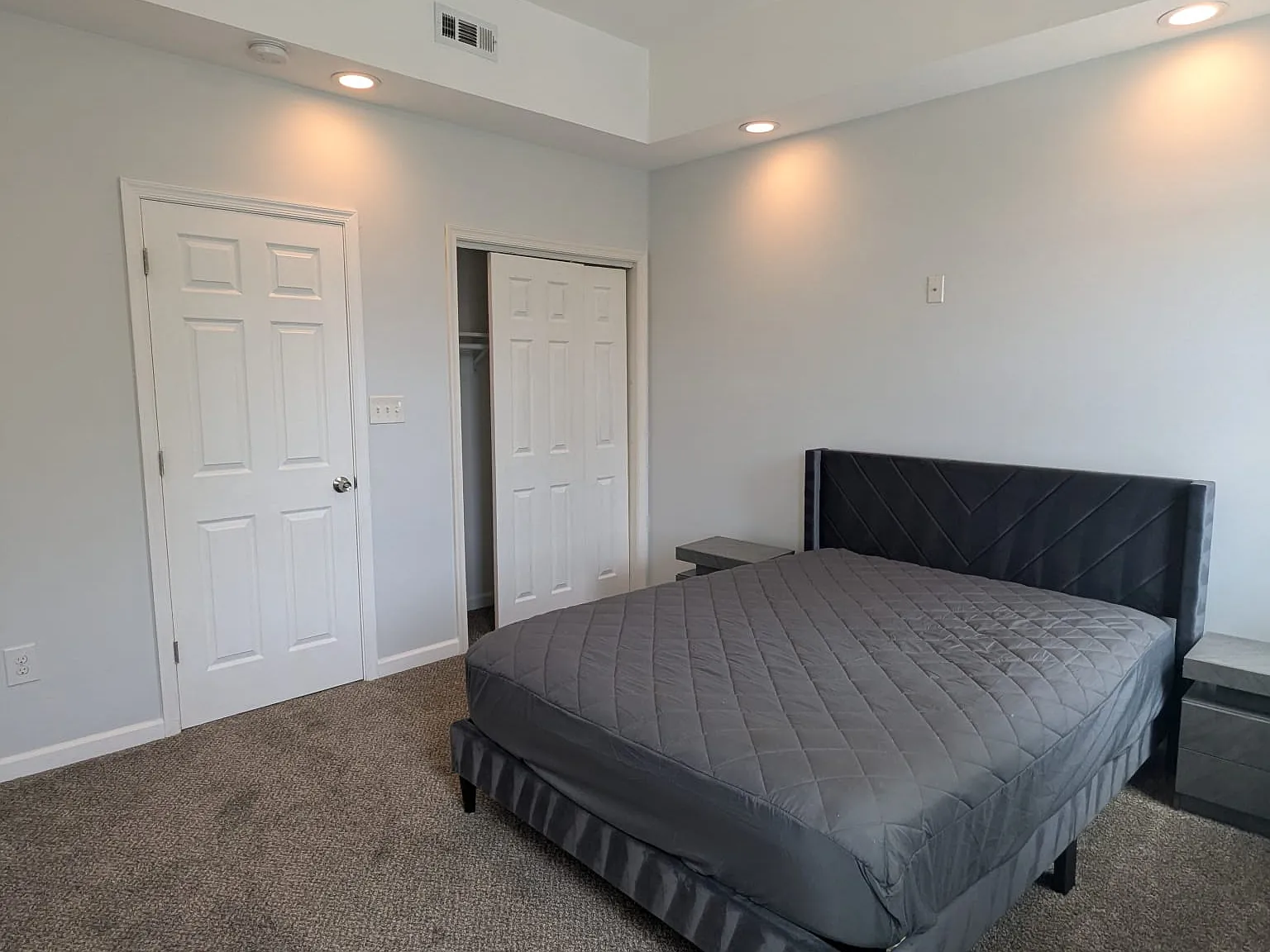 3 bed, 3.5 bath, 1818 sqft, $790 — Photo 2