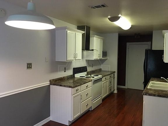 3rd image of 3606 Westview Dr