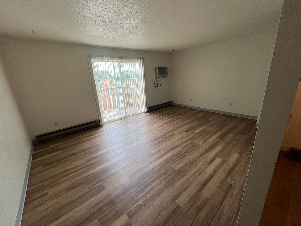 2nd image of 226 8th Ave SE APT 10