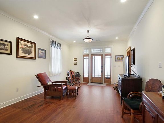 5th image of 5727 Burgundy St