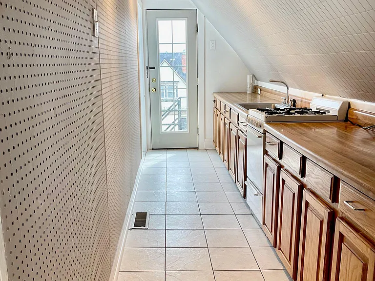 593 W Ferry St #7 — Photo 9