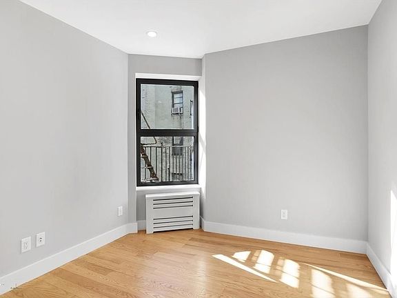 4th image of 2177 33rd St APT 3C