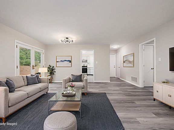 4th image of 608 Wilton Meadow Dr