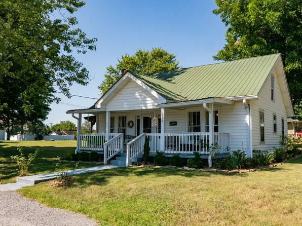 610 College St, Livingston, TN 38570