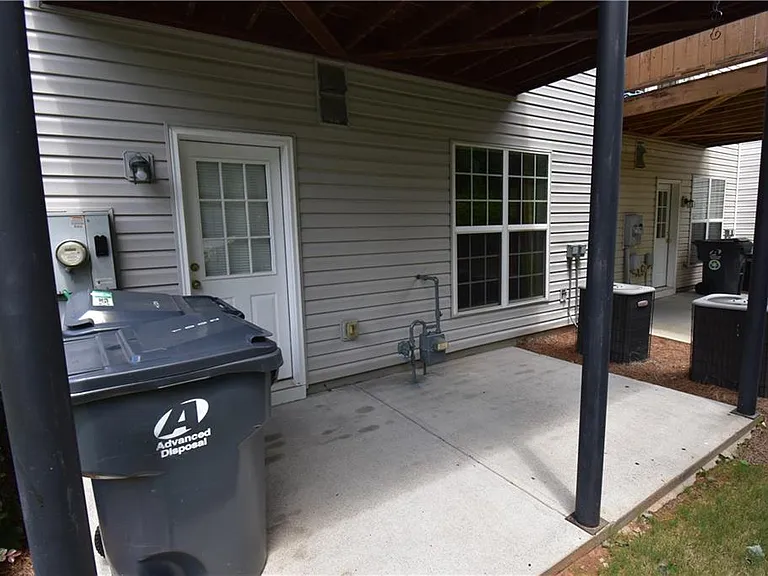 1002 Thornborough Dr — Photo 5