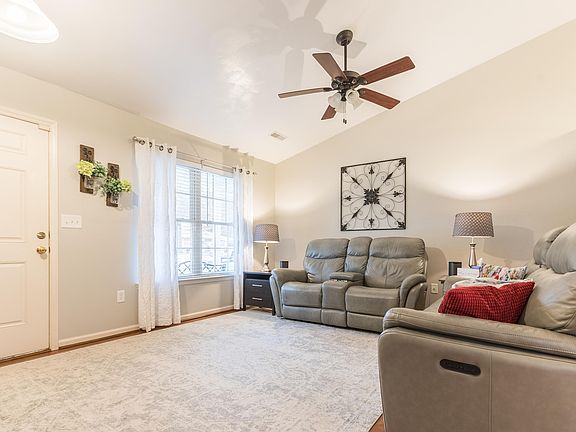 2nd image of 3370 Village Ct NE