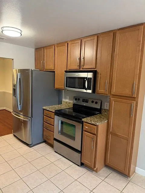 2 bed, 2.0 bath, 1394 sqft, $2,350 — Photo 3