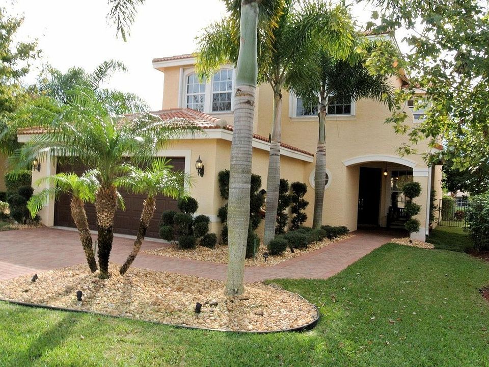 Premier livin in West Boynton! Call me today for a showing -