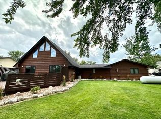 37454 Dogwood Dr, Warroad, MN 56763