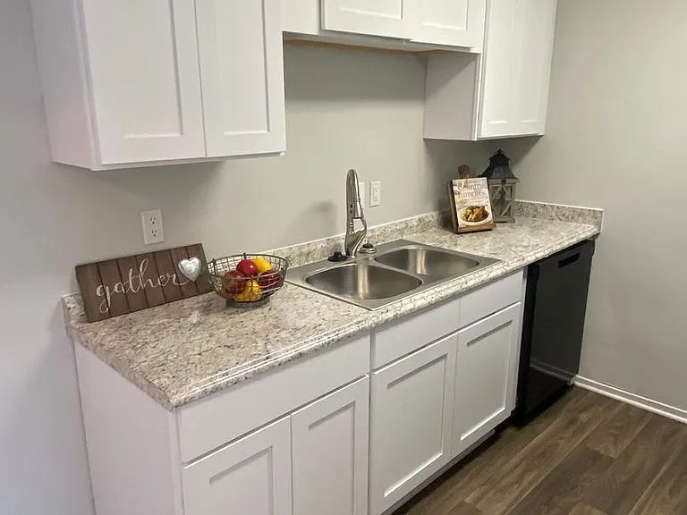 Overbrook Place Apartments — Photo 15
