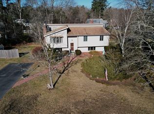 35 Dundee Dr, Bridgewater, MA 02324