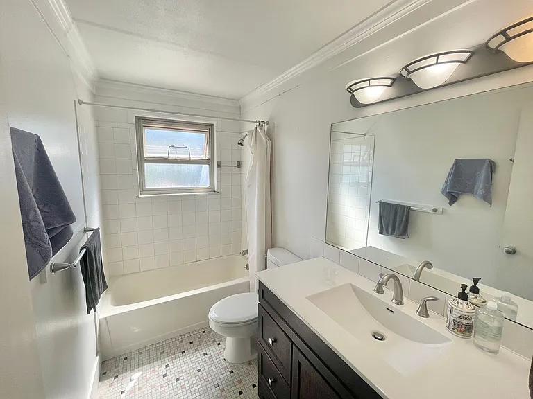 4451 Woodland Park Ave N #5 — Photo 10