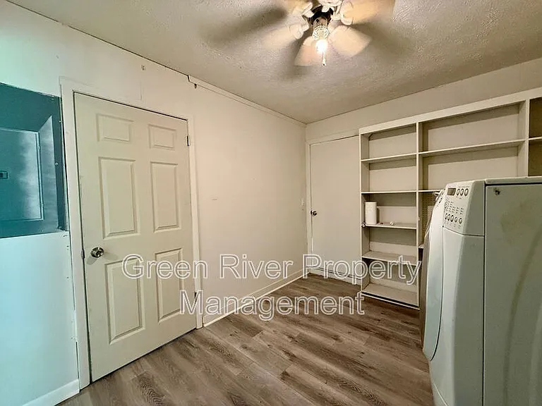 7398 Worthington Rd — Photo 27