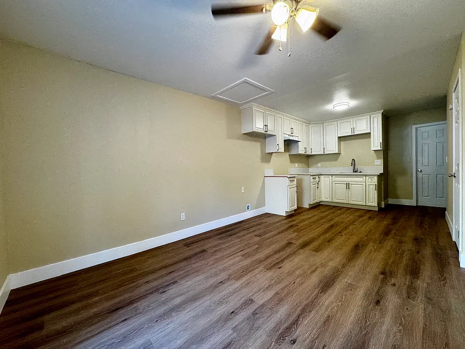 2221 W 2nd St #2223-1/2