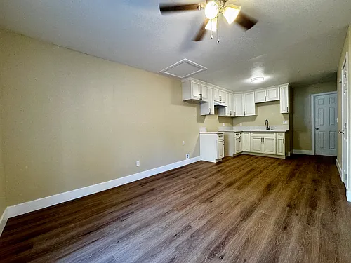 2221 W 2nd St #2223-1/2 Photo 1
