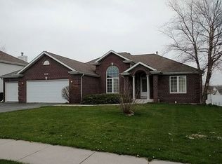 302 Sherman Ln, Poplar Grove, IL 61065