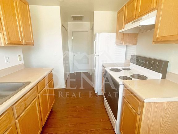5th image of 410 E Linden St