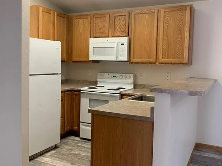 Atrium Suites - 2 BR/2 BA & 3 BR/3 BA — Photo 21