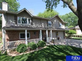 1104 Bruce Cir, Bellevue, NE 68005