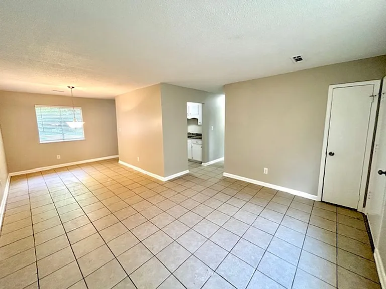 2417 Mount Vernon Rd NW — Photo 5