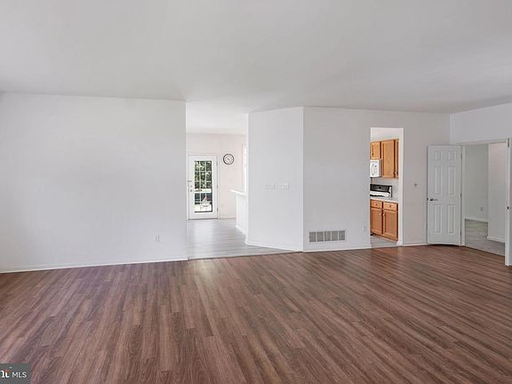 4th image of 9 Foster Rd