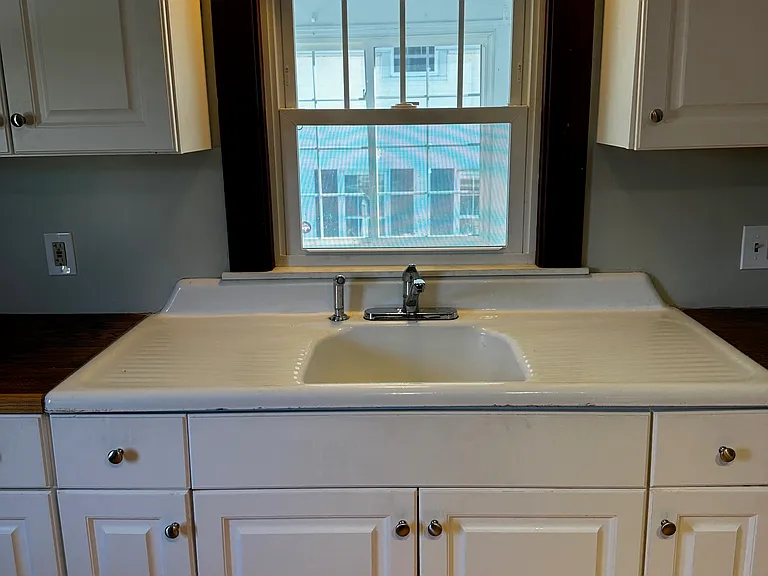 94 Pike St #2 — Photo 8