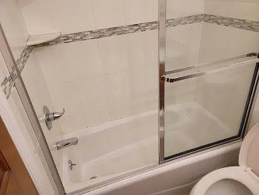 Rented by 18 REALTY | media 12