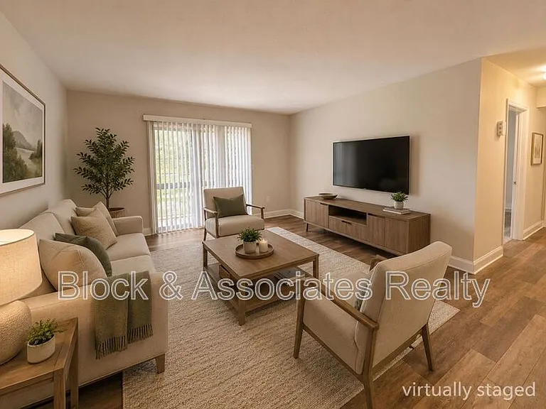 2260 Sunderland Rd #84W — Photo 3