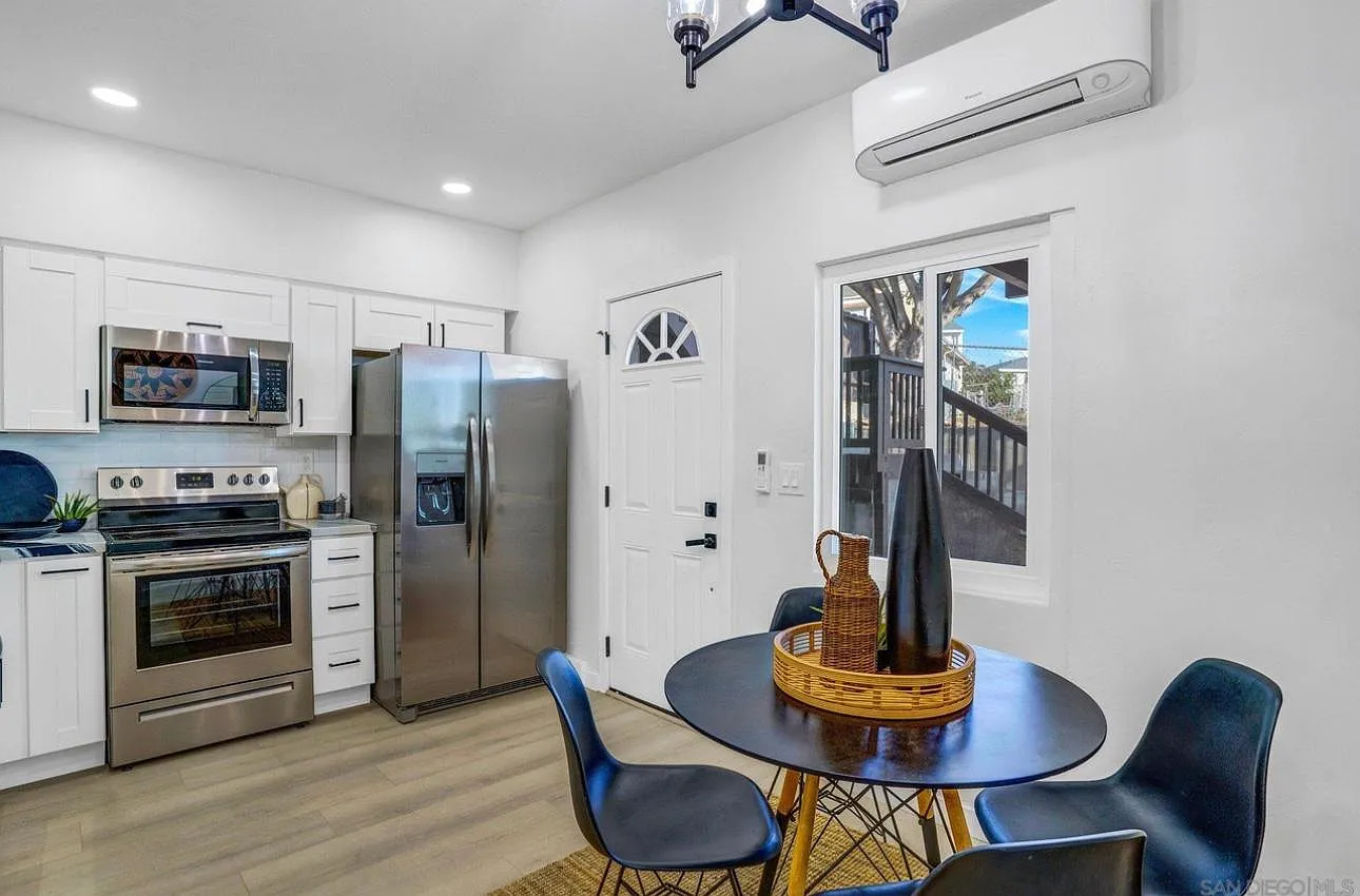 2242 W Jewett St — Photo 2