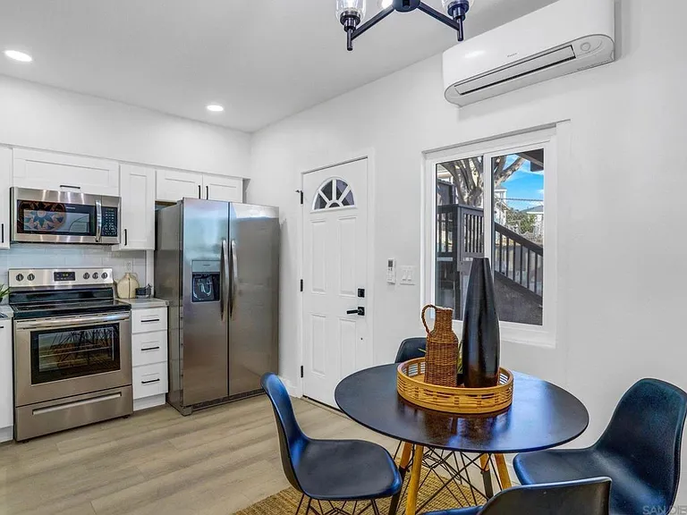 2242 W Jewett St — Photo 2