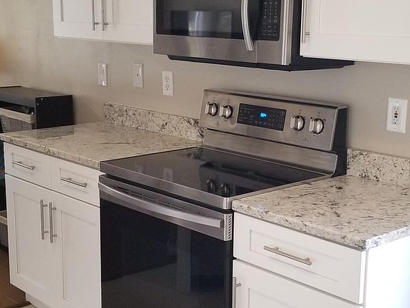 2nd image of 842 Lake George Dr