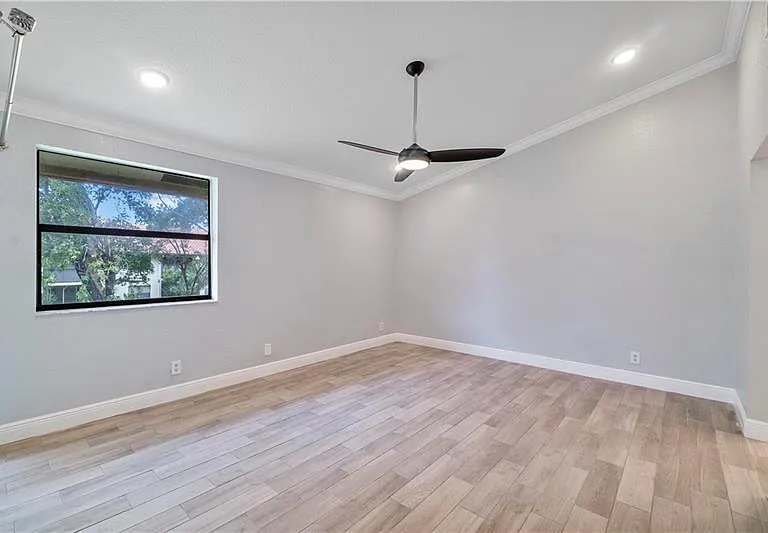 1004 Congressional Way — Photo 5