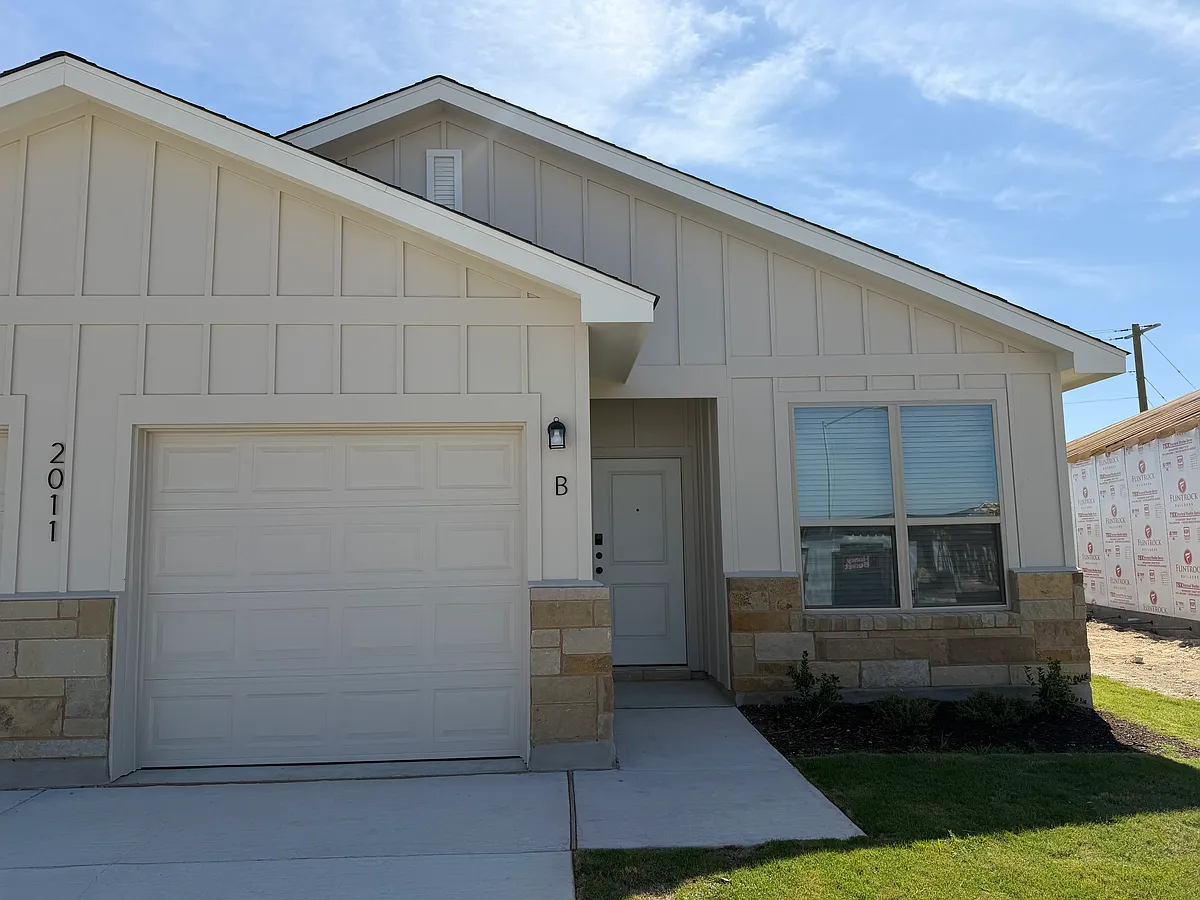 Building Photo - 2011 Bear Grass Ridge Rd #B
