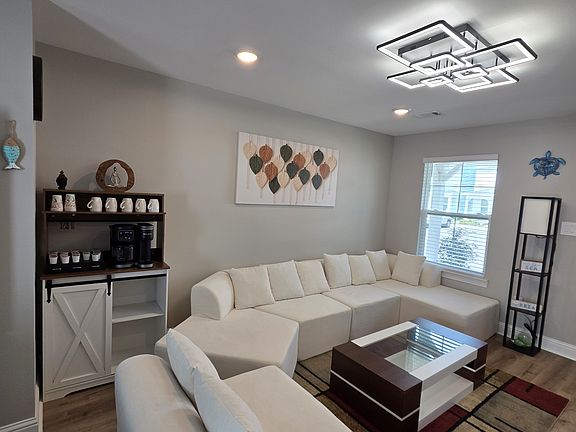 4th image of 141 Coral Breeze Dr #141