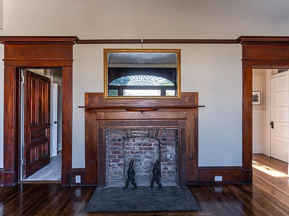5th image of 2588 Broadway