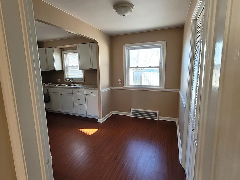Eat/dine-in area. No dining room.