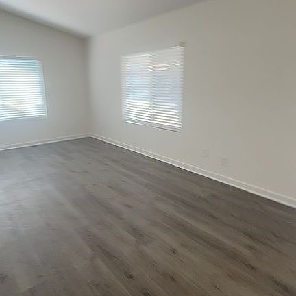 4th image of 6550 Pyramid Way Space 6