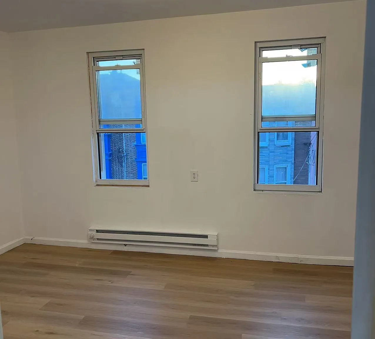 3 bed, 733 sqft, $1,300 — Photo 2