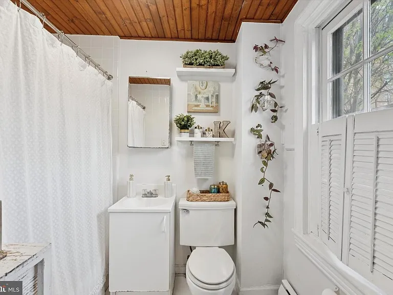 328 S Juniper St #3F — Photo 9