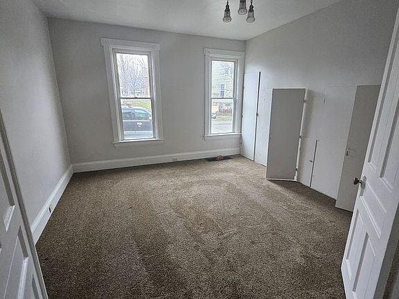 3rd image of 944 W 21st St #1