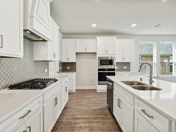 3rd image of 410 Lana Dr