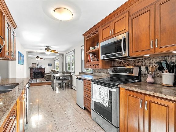 3rd image of 139 Summer St