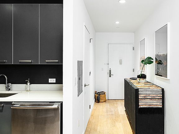 4th image of 4550 Pearson St #3D