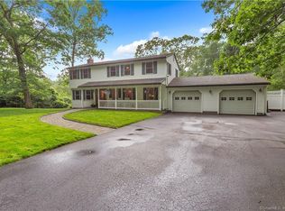 8 Bobwhite Trl, Gales Ferry, CT 06335