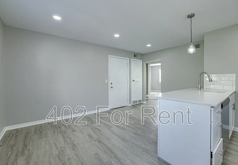 1008 S 29th St #4 — Photo 7