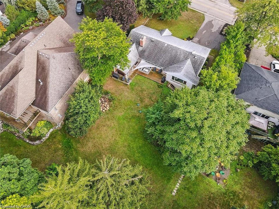 1st image of 120 Riverbank Dr