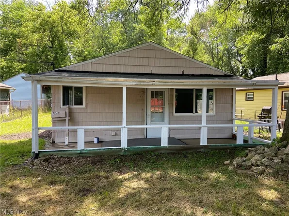 2526 Rohn Ave NE, Canton, OH 44705