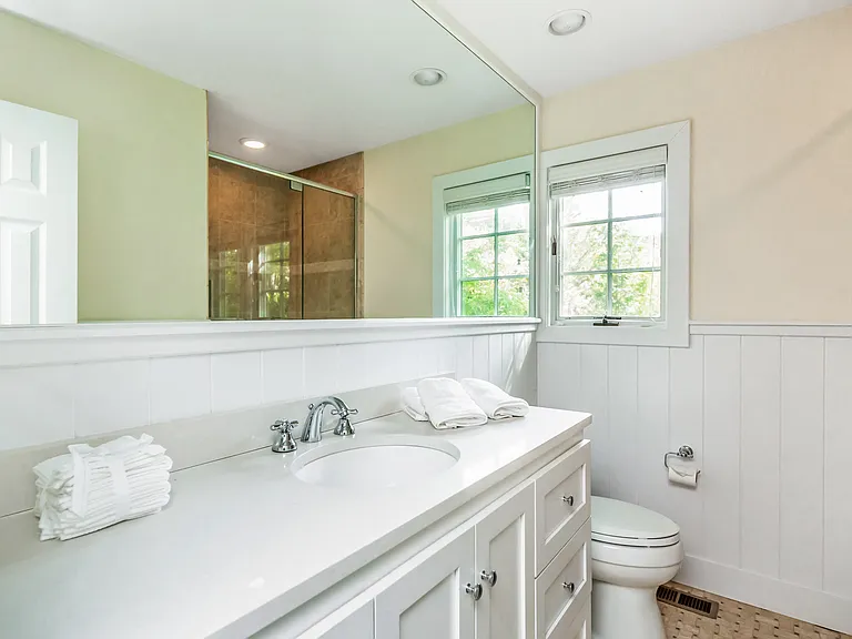 39 Roxbury Ln — Photo 24